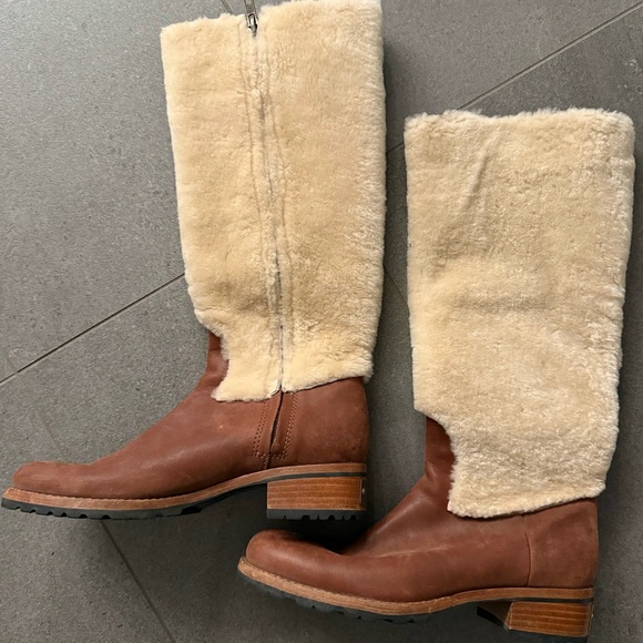 Ugg Boots shearling and leather size 7 - Picture 1 of 6